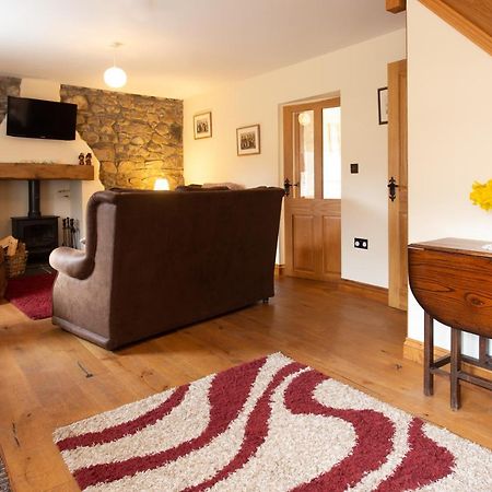 Lovely 3-Bed Cottage In The Quiet Hamlet Of Horeb Brondini المظهر الخارجي الصورة
