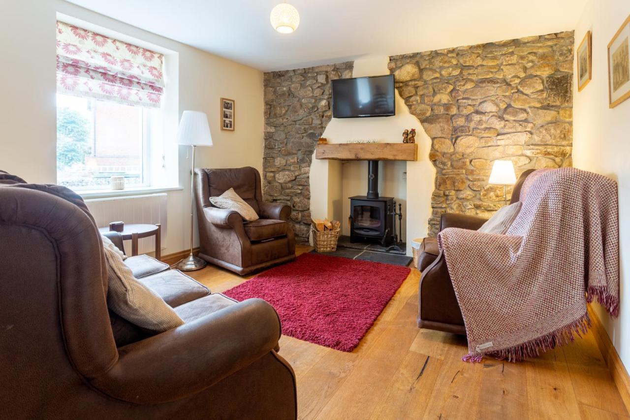 Lovely 3-Bed Cottage In The Quiet Hamlet Of Horeb Brondini المظهر الخارجي الصورة